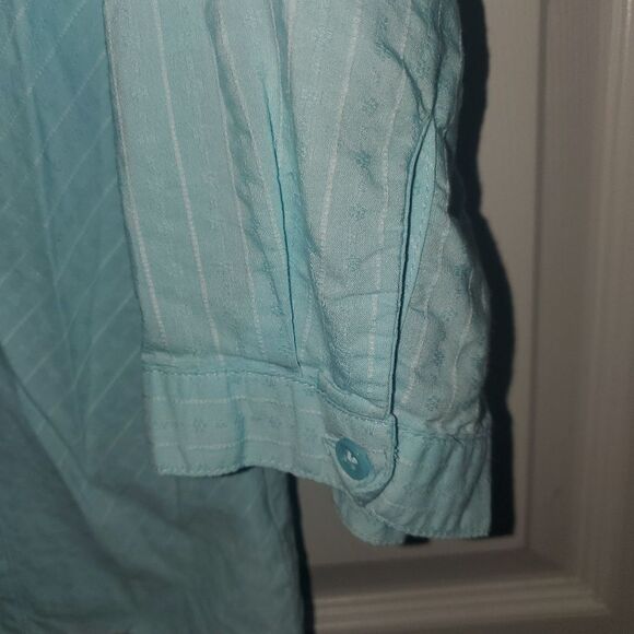 WOMENS Columbia Blue Button Down Shirt Classic Design MEDIUM - Picture 3 of 6